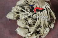 Ordigno di 5 kg in un garage nel Napoletano, due denunce