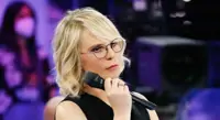 Uomini e Donne: puntata trash. Maria De Filippi nel mirino del web