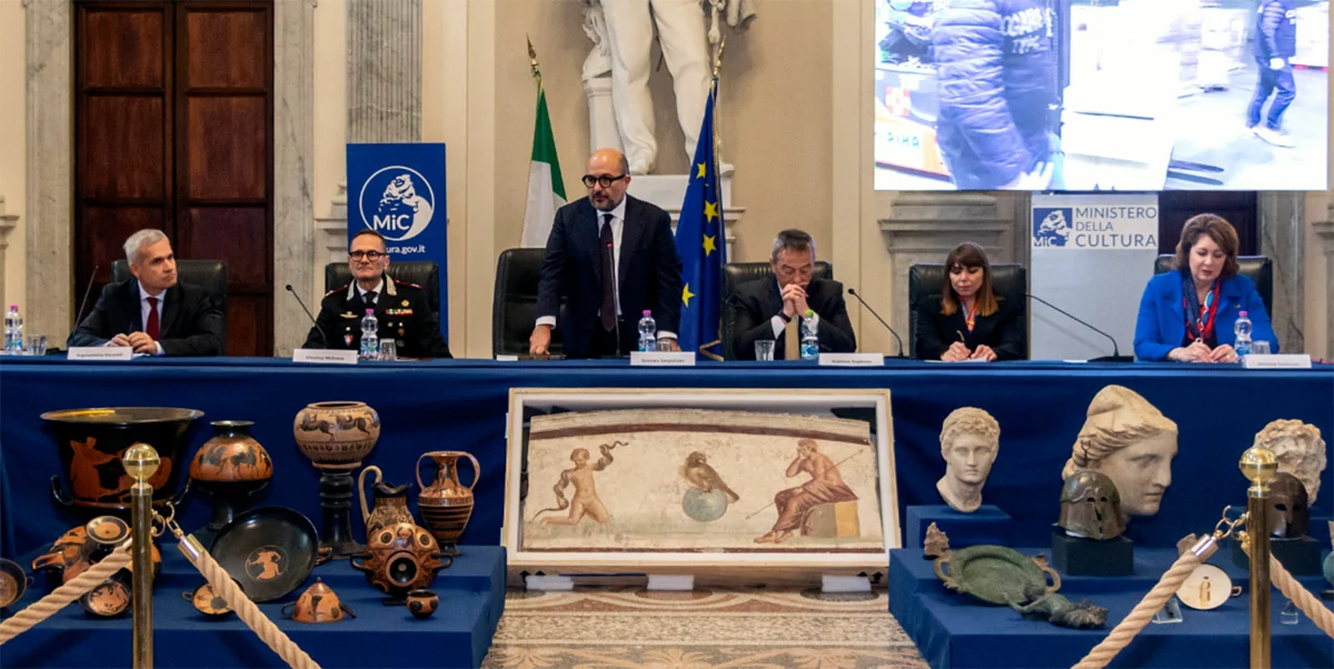 Reperti trafugati e "venduti" negli USA, il sindaco di Ercolano: "Affresco torni in città"