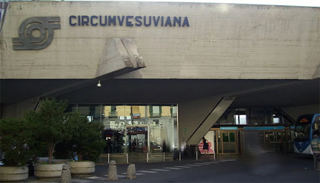 Nella Stazione Circum con una mannaia, denunciata