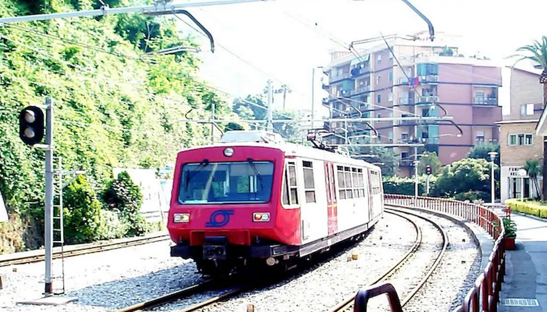 Svio del treno Circumvesuviana, l'EAV: "Probabile errore umano"