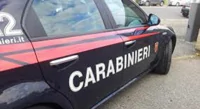 Rubano olio e fuggono, tentano di speronare auto dei carabinieri