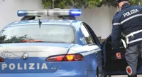 Calci e pugni a poliziotti, aveva rubato cassaforte in un'abitazione: arrestato