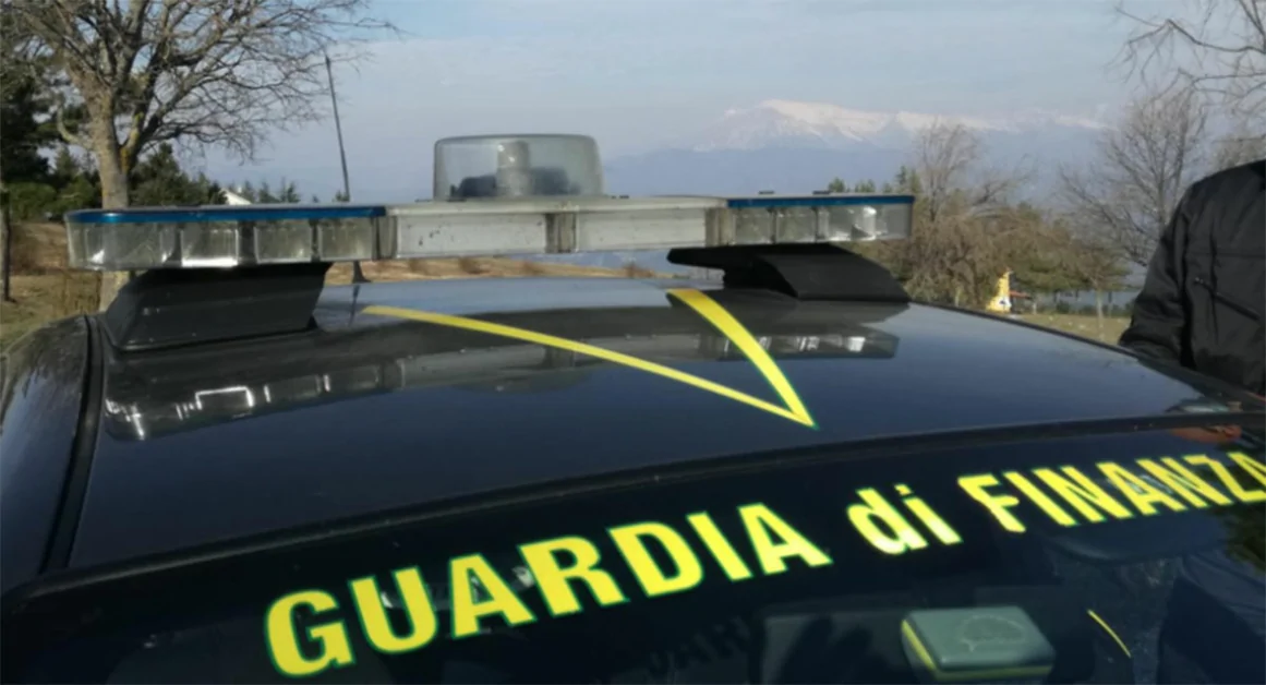 Mezza tonnellata di sigarette di contrabbando sequestrate nel Casertano