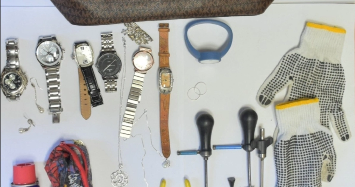 Furto in appartamento a Castellammare, arrestati due fratelli