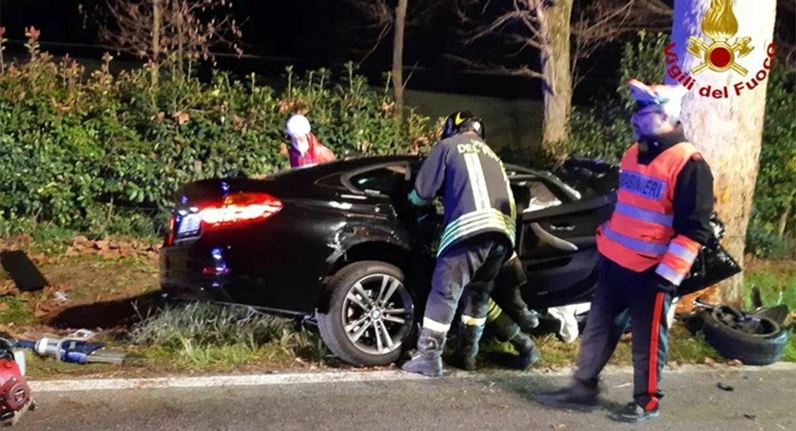 Auto contro albero nel Veneto: morte due ragazze