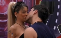 Gf Vip, Oriana e Daniele fanno sul serio: scatta il bacio passionale. Video