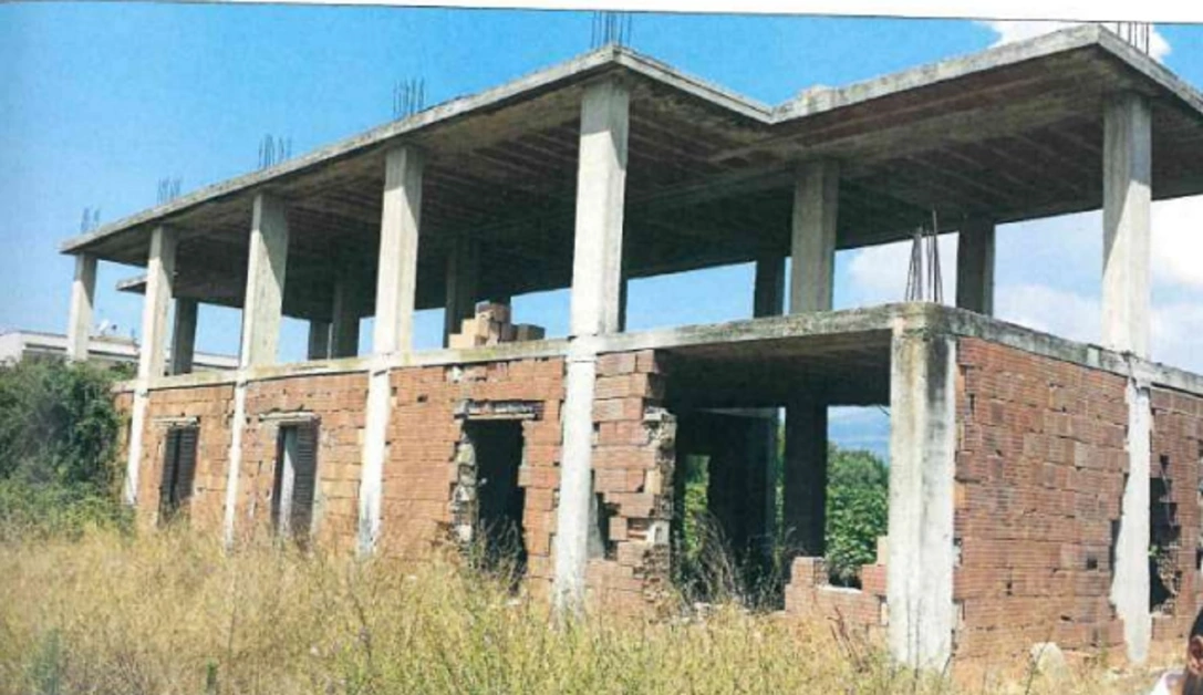 Abusi edilizi, giù manufatto di oltre 400 mq a Pompei