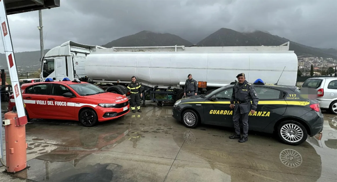 GdF di Salerno dona 16.500 litri di carburante ai Vigili del Fuoco