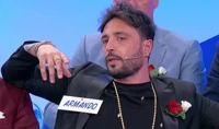 Uomini e Donne, Armando Incarnato nei guai. Gianni Sperti è una furia