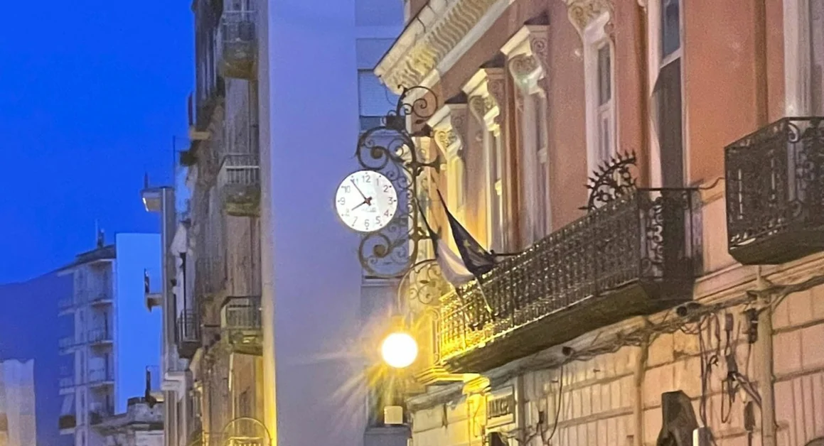 Torre Annunziata - 30 anni dopo ritorna a funzionare l'orologio di Palazzo Criscuolo