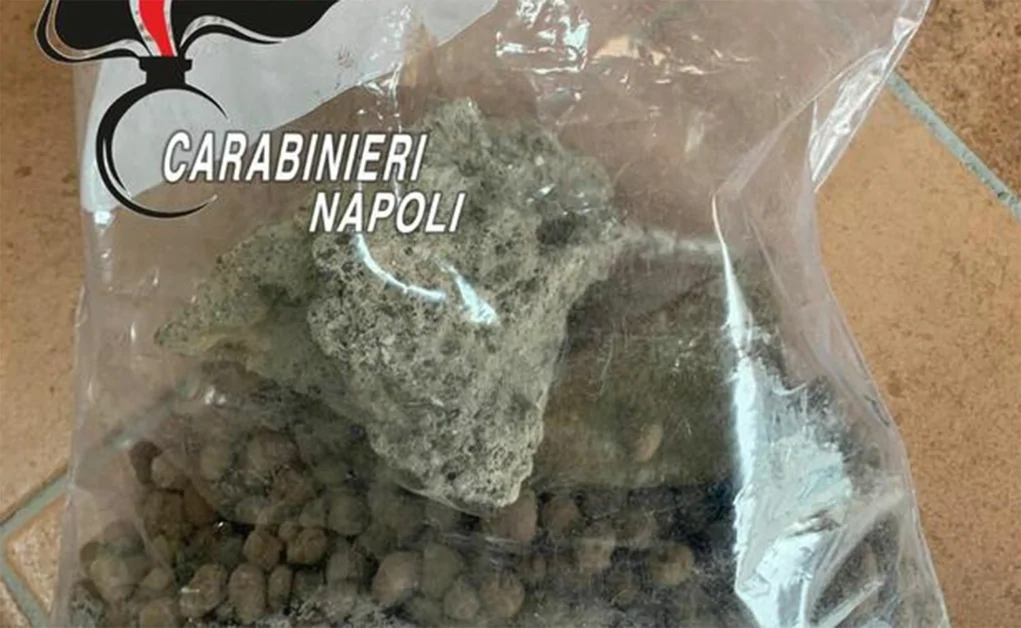 Trovato con sassolini raccolti agli Scavi di Ercolano, turista denunciato