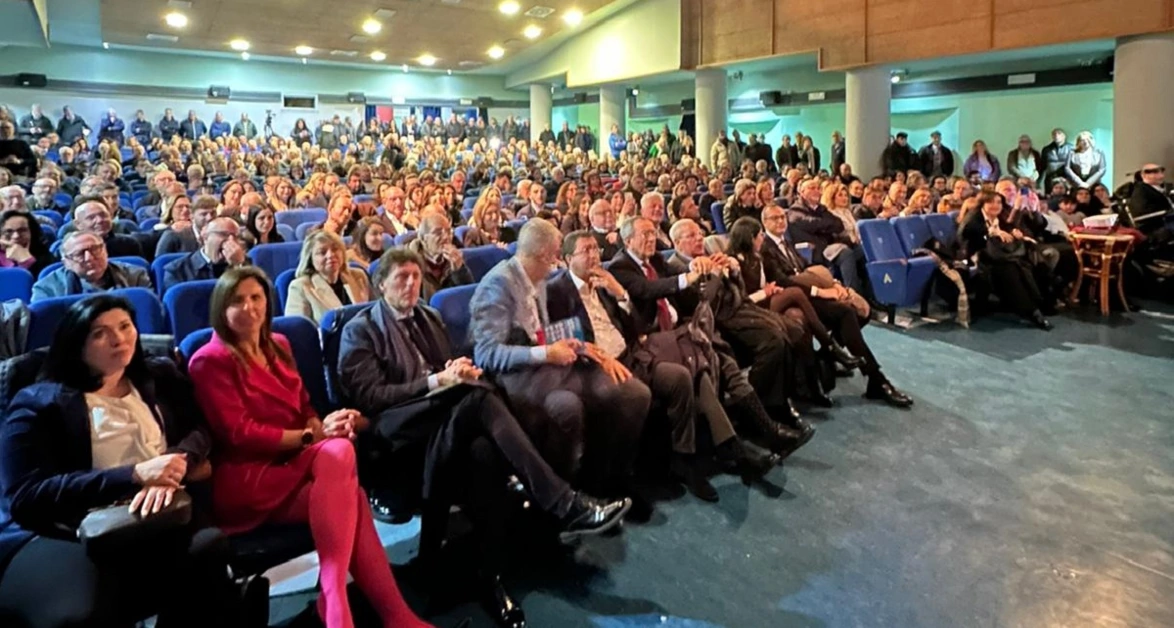 Torre del Greco - Mennella e la sua coalizione si presentano alla città