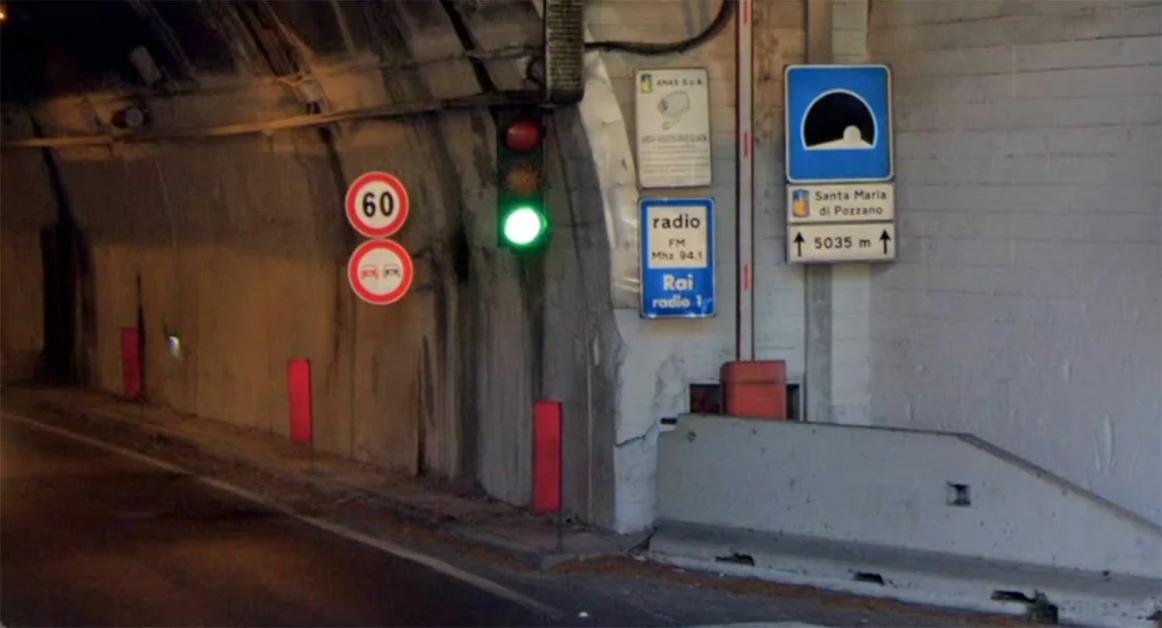 Incidente nella galleria di Pozzano sulla SS145, 4 veicoli coinvolti