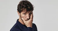 Stefano De Martino in veste di doppiatore: bufera sui social