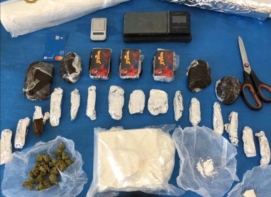 Polizia sequestra 1,5 kg di droga a Pianura