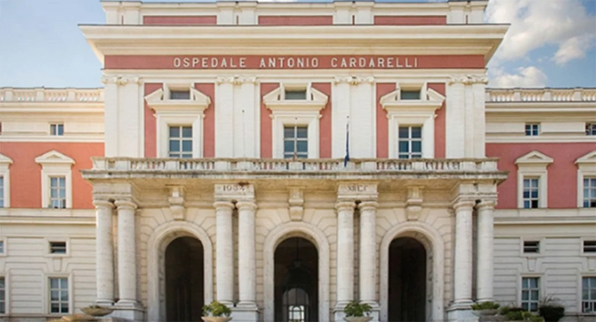 Ospedale Cardarelli, aggredito infermiere. Denunciata una donna