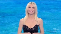 Ilary Blasi derubata in hotel durante l'Isola dei Famosi? Il retroscena