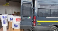Contrabbando di sigarette, sequestro da una tonnellata: 3 denunce