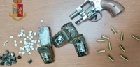 Droga, armi e munizioni sequestrate a Scampia