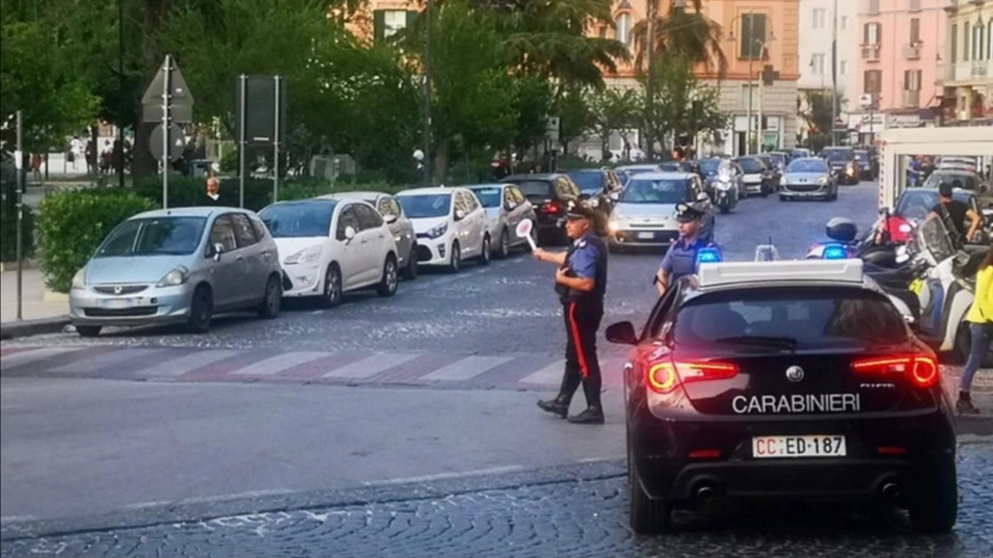 Castellammare - Controlli dei carabinieri, una denuncia per droga