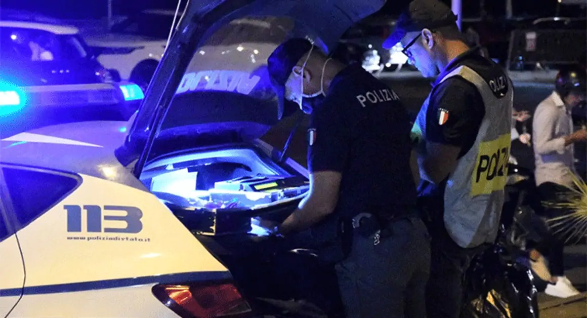 Minacce con un martello per rapinare scooter, un arresto nel Vesuviano