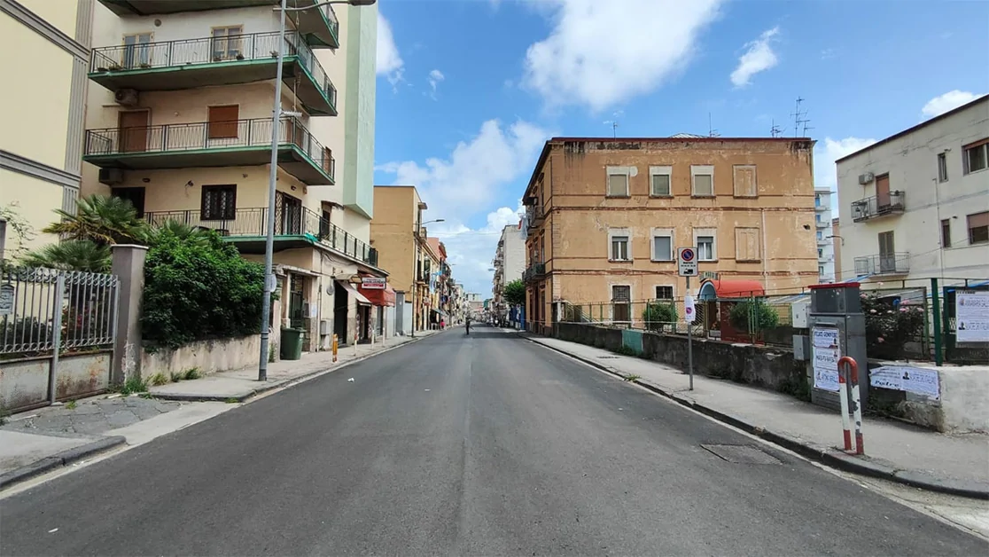 Passaggio del Giro d'Italia: un'isola pedonale lunga chilometri
