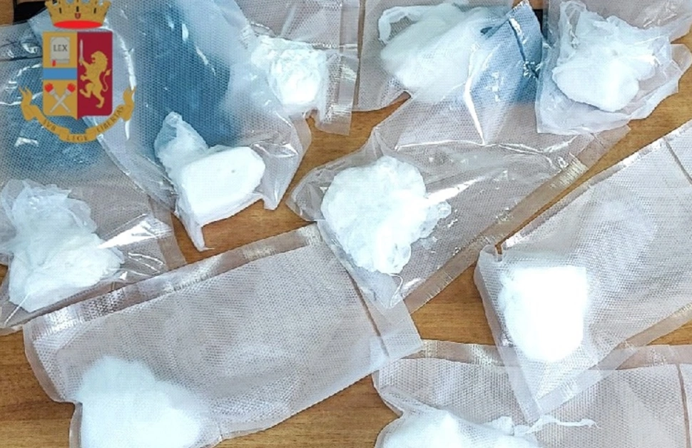 Droga, tre pusher arrestati dalla Polizia in diverse zone della città