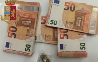 Droga e circa 8mila euro falsi, denunciato 18enne