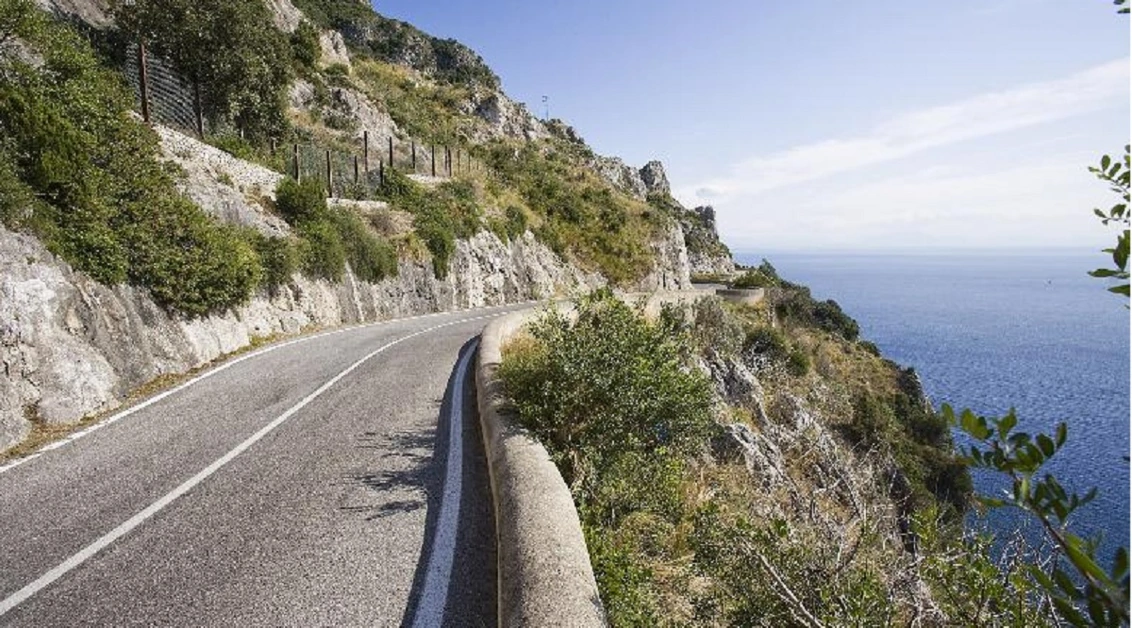 Targhe alterne sulla statale Amalfitana a giugno e luglio nei festivi e week-end