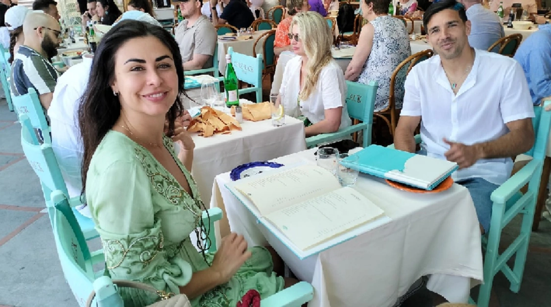 Giovanni Simeone al Chez Black di Positano con la moglie Giulia