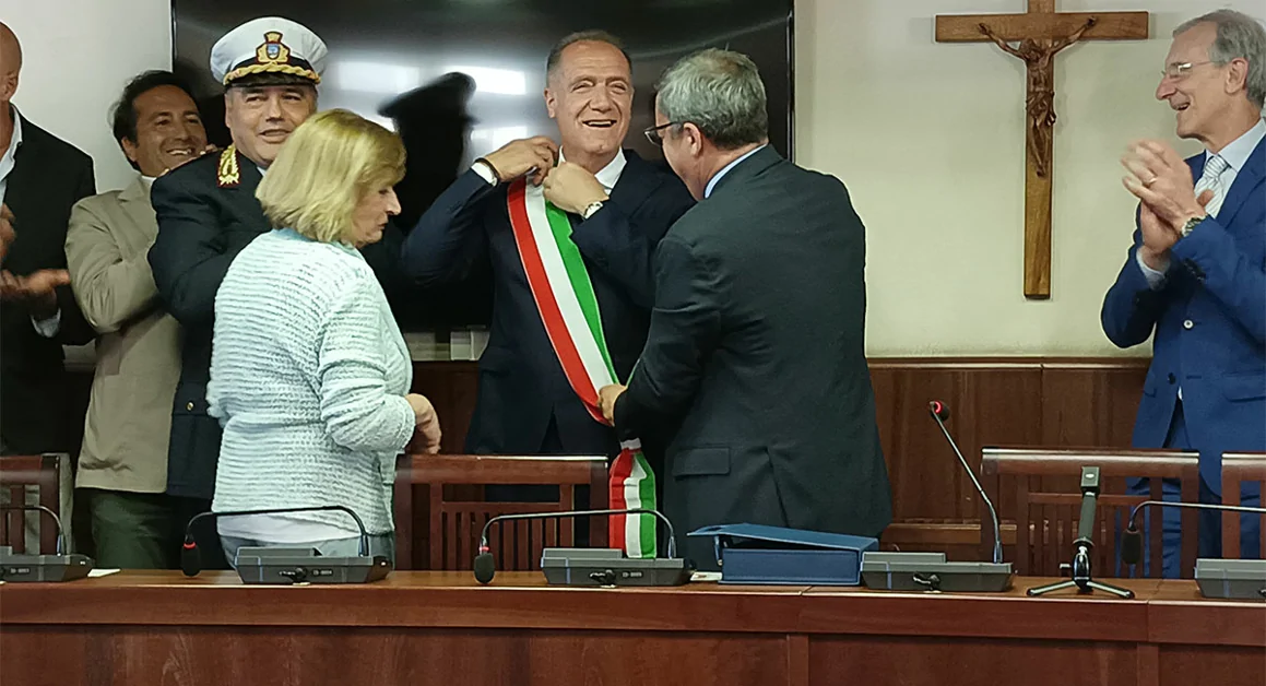 Torre del Greco - Si insedia il nuovo sindaco Mennella: "Subito al lavoro per la città"