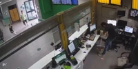 Portici - Rapina in un agenzia scommesse, 2mila euro il bottino. Il Video