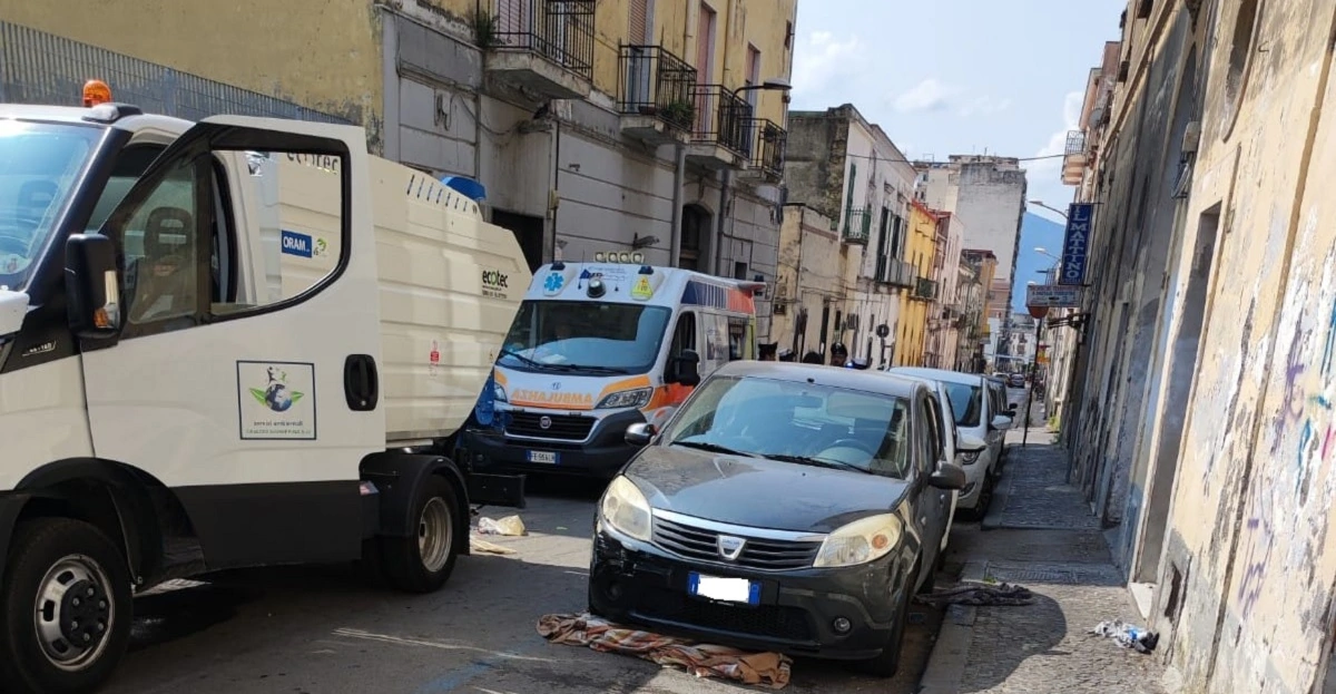Orrore in un appartamento di via Vesuvio: tra le lenzuola un topolone morto