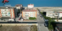 Spaccio di droga a due passi dal mare, 11 arresti nel Napoletano