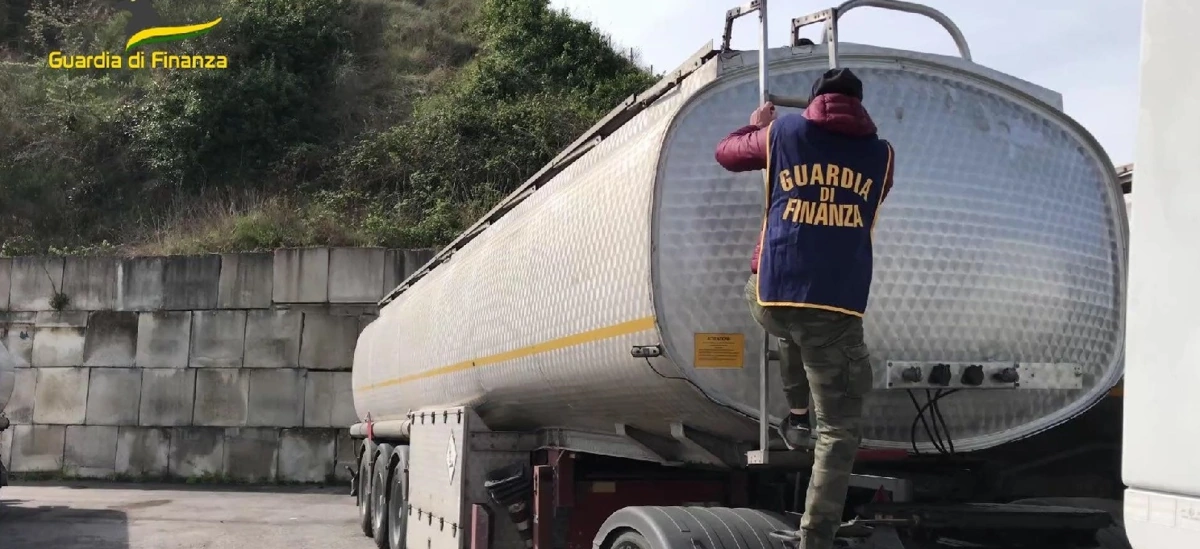 Contrabbando di carburante, 4 misure cautelari e sequestro