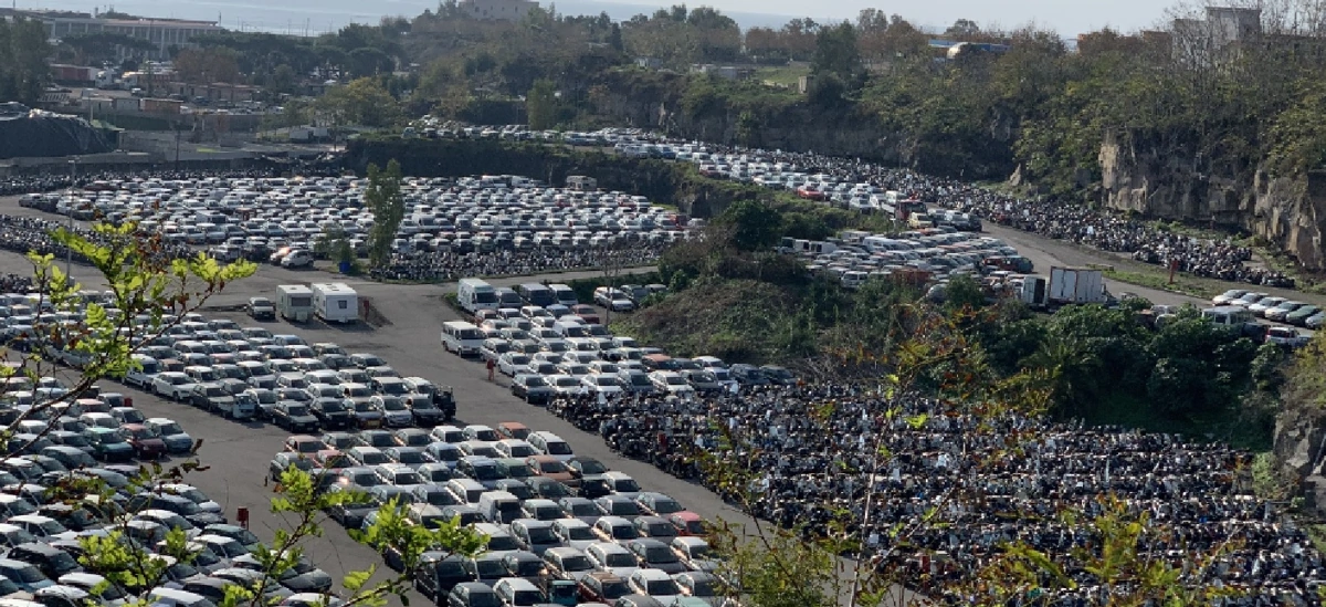 Veicoli sequestrati tra Napoli e provincia smaltiti da una ditta di Torre del Greco