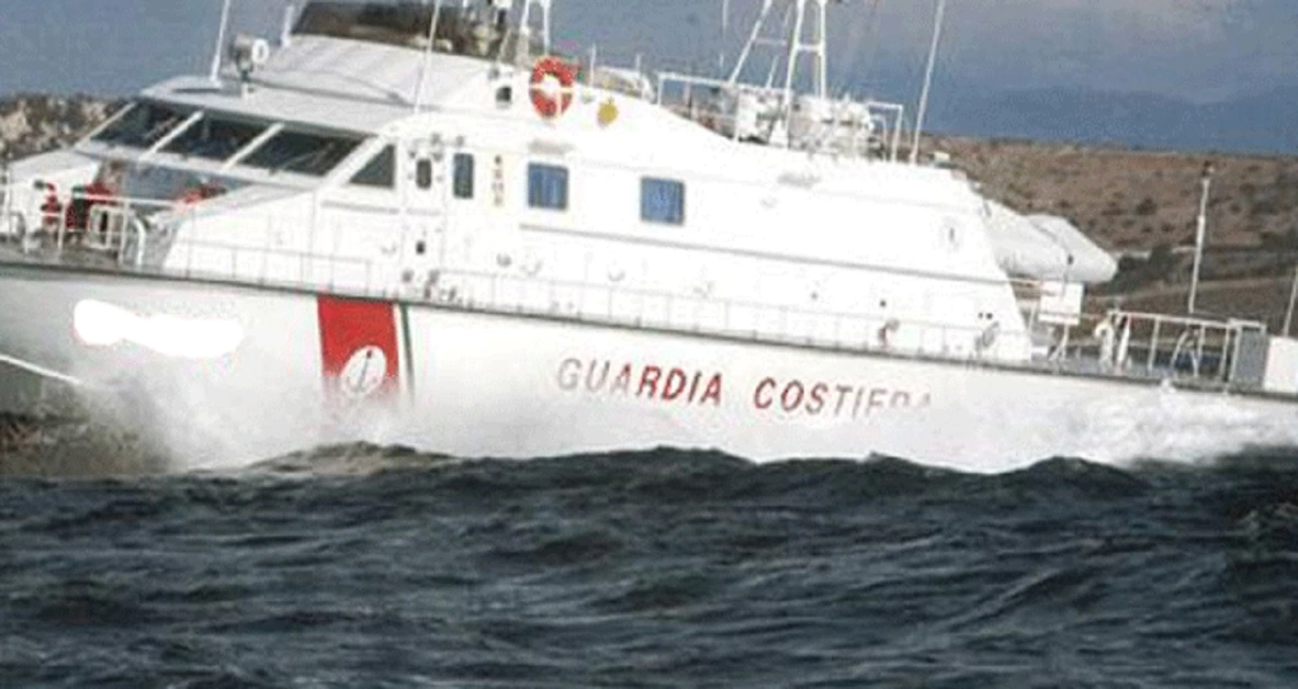 Gozzo in avaria al largo del porto di Capri: in salvo i 12 passeggeri