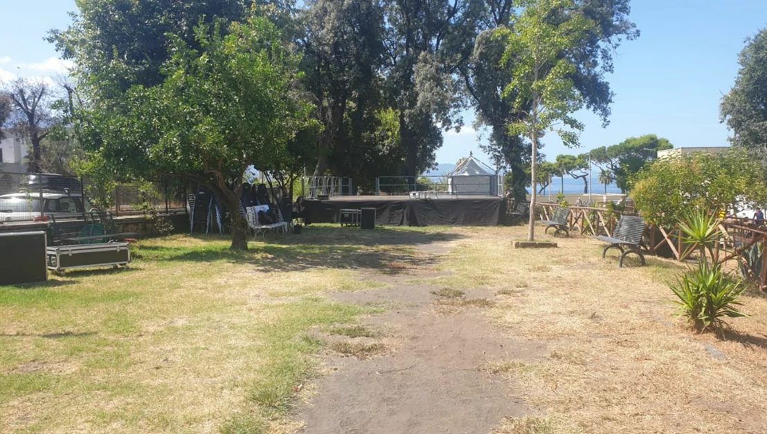 Torre Annunziata - Paolo Caiazzo sold-out ma divampa la polemica