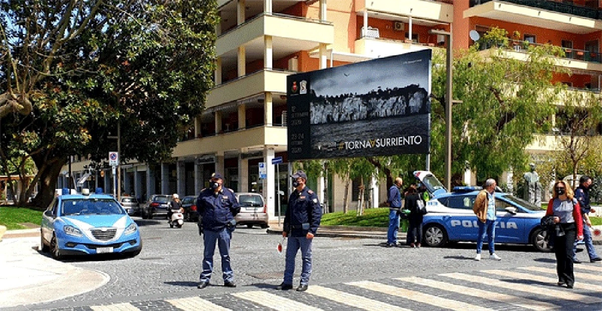 Sorrento - Sottrae prodotti cosmetici da una farmacia, arrestato 41enne