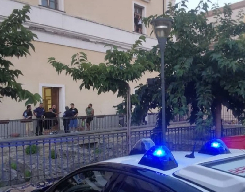 Crollo palazzo corso Umberto a Torre del Greco, termina la protesta di 4 inquiline