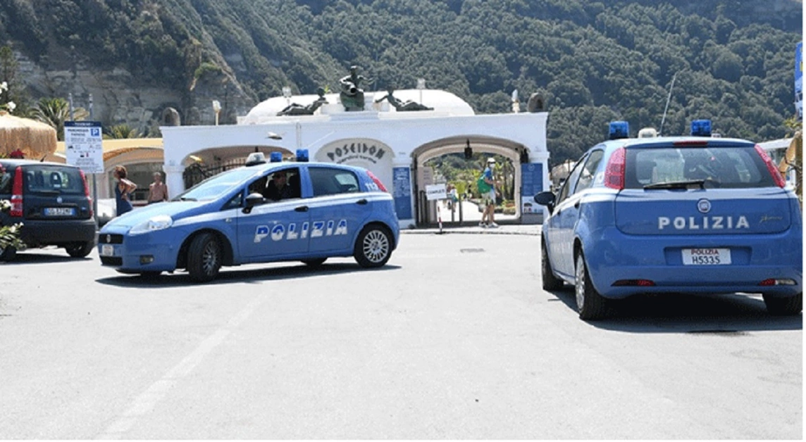 Controlli della Polizia di Stato nei comuni dell'isola di Ischia