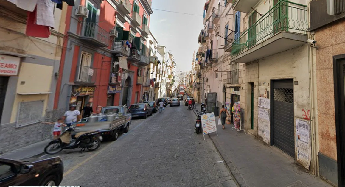 Torre del Greco - Tornano nelle loro case i residenti di corso Umberto I