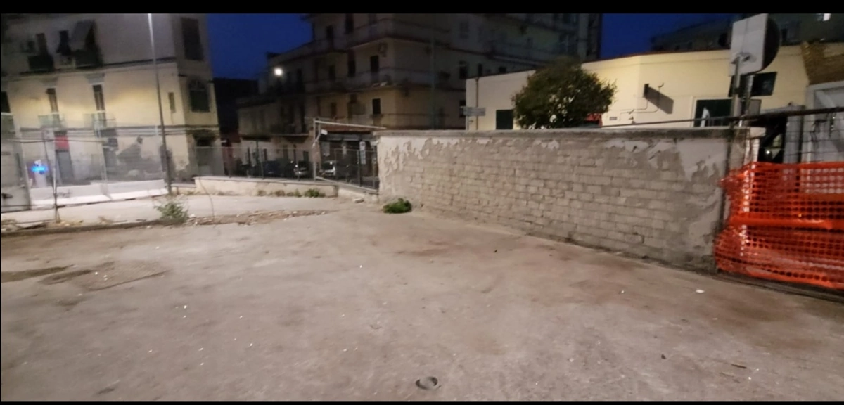 Ripulita area rifiuti ingombranti a Torre del Greco