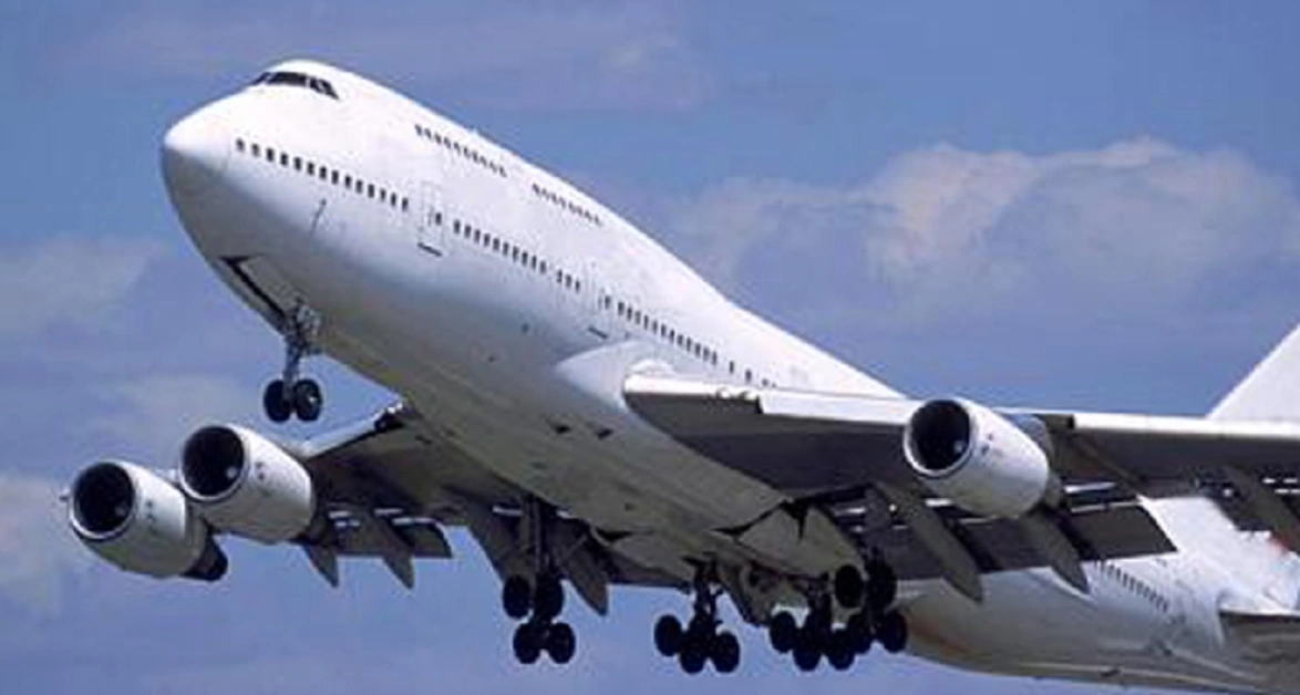 Diarrea  a bordo dell'aereo: il pilota costretto a tornare indietro