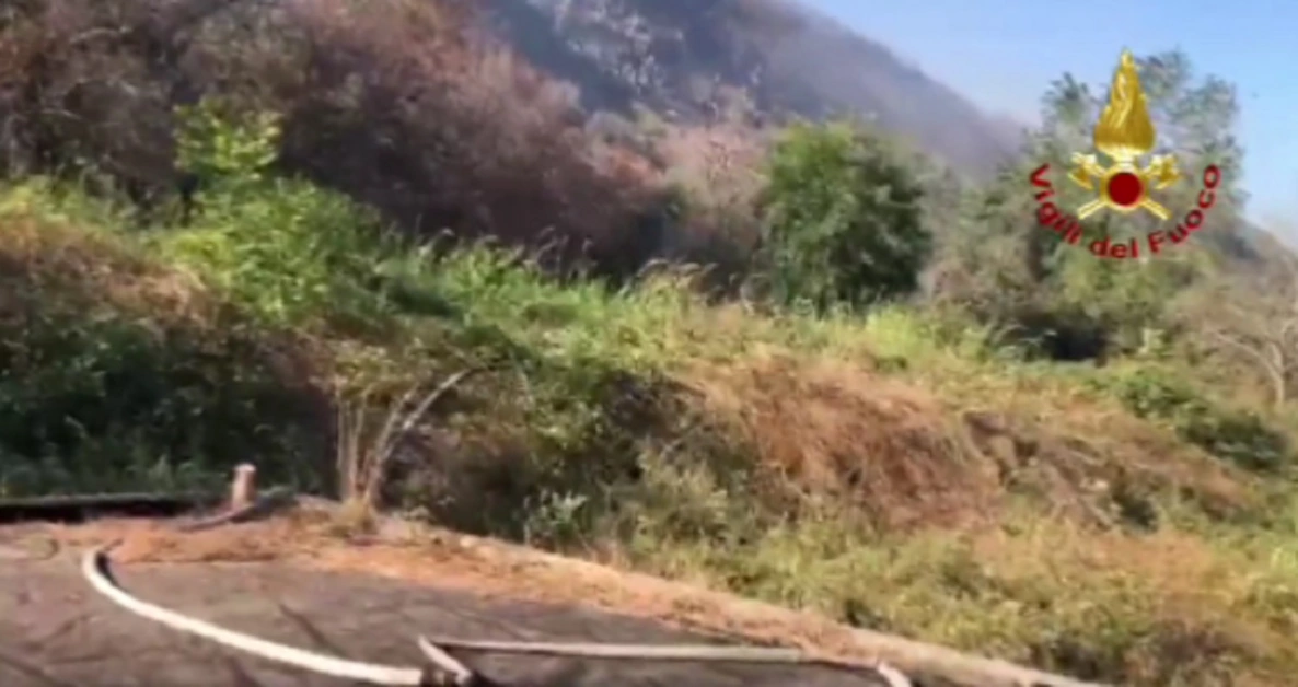 Incendio a Fuorigrotta domato dai vigili del fuoco