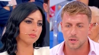 Uomini e Donne, confronto tra Francesca e Manuel: lei in lacrime rifiuta il trono