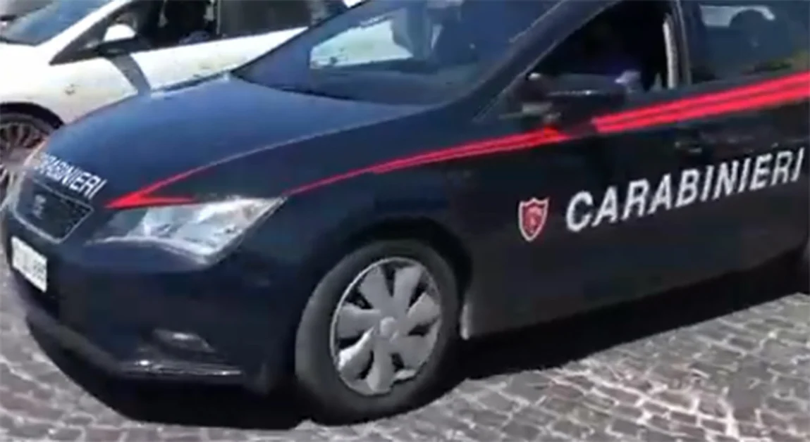 Rubano scooter in un garage, arrestati due stabiesi