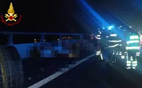 Incidente sulla A1, scontro bus migranti-tir: morti i due autisti del pullman