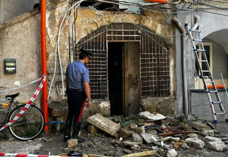 Bombola di gas esplode in un appartamento nel Napoletano: grave un 53enne